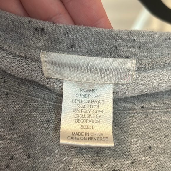 crochet shoulder sweatshirt - Picture 2 of 4